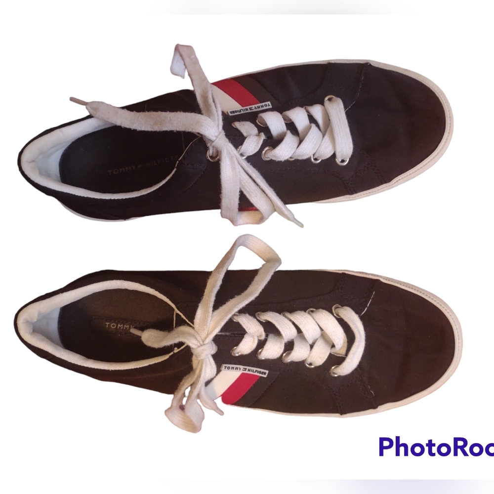 Tommy Hilfiger sneakers Size 8.5M ‎ Black/white/red